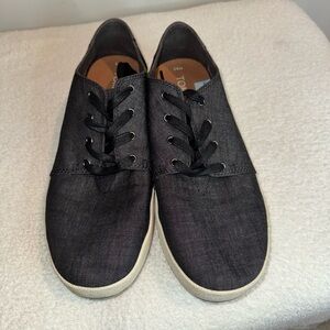 Tom’s Gray Canvas Sneakers with Minimalist Design. Size 9.5